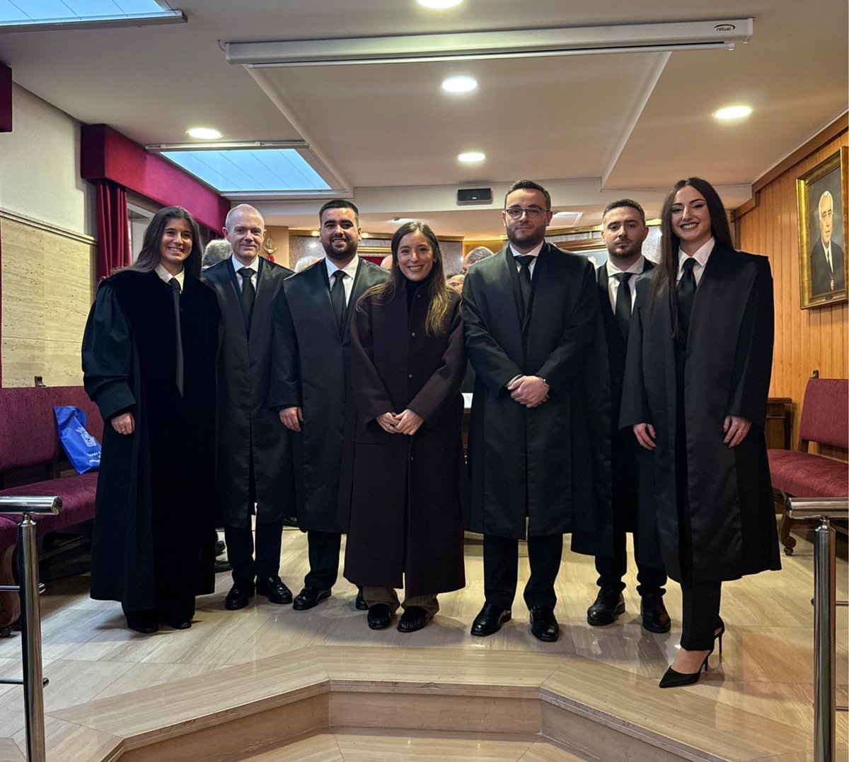 JURA DE LETRADOS

En la tarde del viernes 13 de febrero, sobre las 13:00 horas, se realizaba el protocolario acto de jura de seis nuevos compañeros. Con el juramento ante la Sagrada Biblia o la promesa ante la Constitución Española, concluyó la incorporación plena al ICA Jaén.