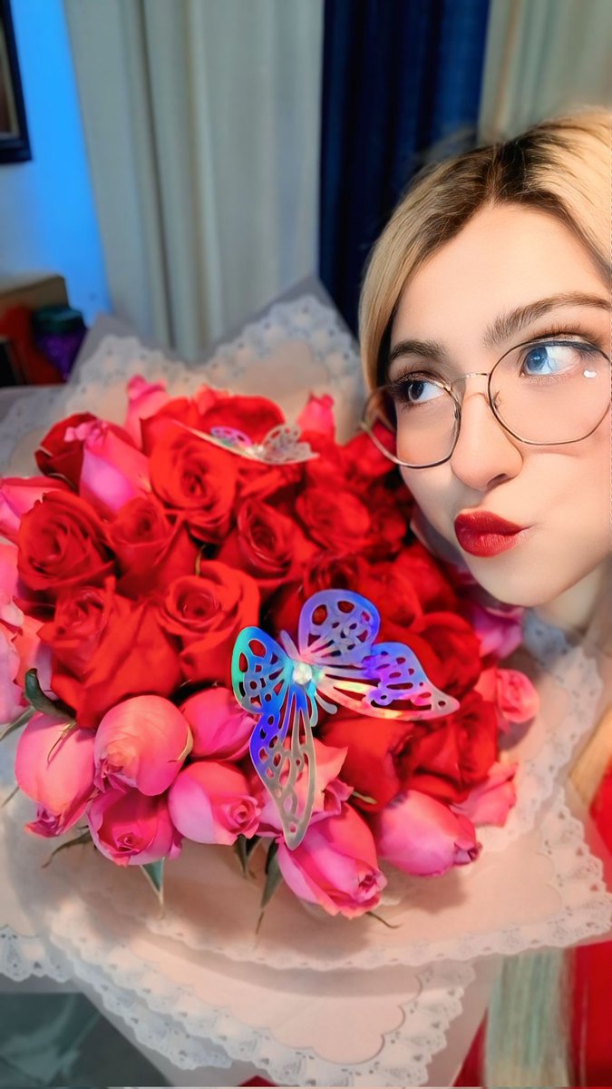 RdlTess's tweet photo. Miren me regalaron flores x el 14, me puse bien feliz pq yo odio el 14, alguien lo acaba de hacer diferente 🥹🥹🥹 https://t.co/CZthjw9uMM