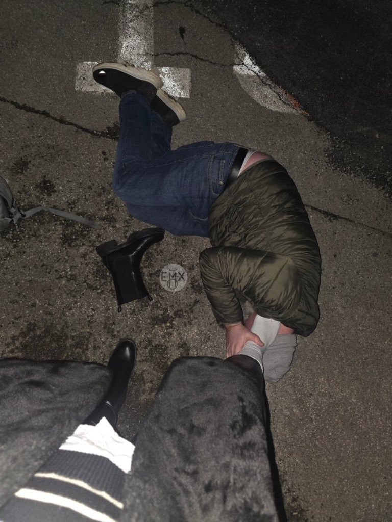 Dein Platz ist zu meinen Füßen, dein Wille existiert nur, um meinen zu erfüllen. Bist du der nächste ?😈