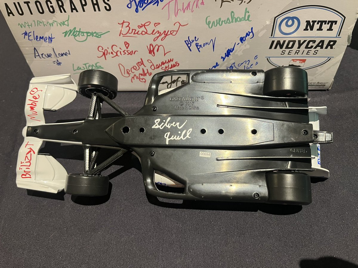 Generic pony tweet media