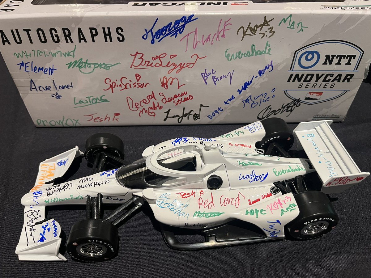 Generic pony tweet media