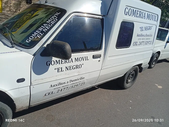 GOMERIA MOVIL: El nuevo negocio del interior.

Pinchaste, llamas y en minutos lo tenes ahi, te repara la pinchadura y no te ensucias. 

Hacen 4 auxilios/hora a $15.000, supongamos que hace 20 x dia... El pibe levanta 300 lucas x 26 dias, al mes, gana 7.8 millones.

Y vos?