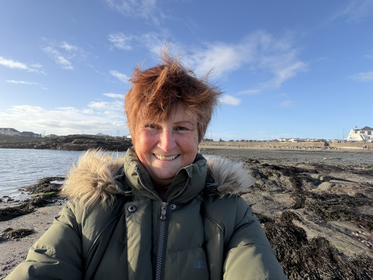 RuthlessTweets's tweet photo. A walk in winter sunshine today. Oh I do love to be beside the seaside. #WalkingIsGoodForYou https://t.co/NP9VgkdV9P