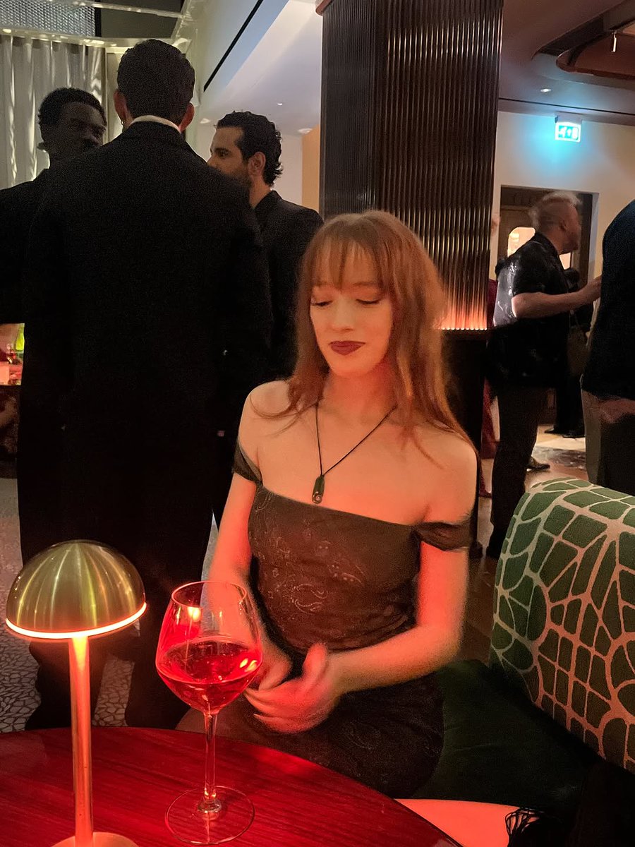 Amybeth McNulty UK tweet media