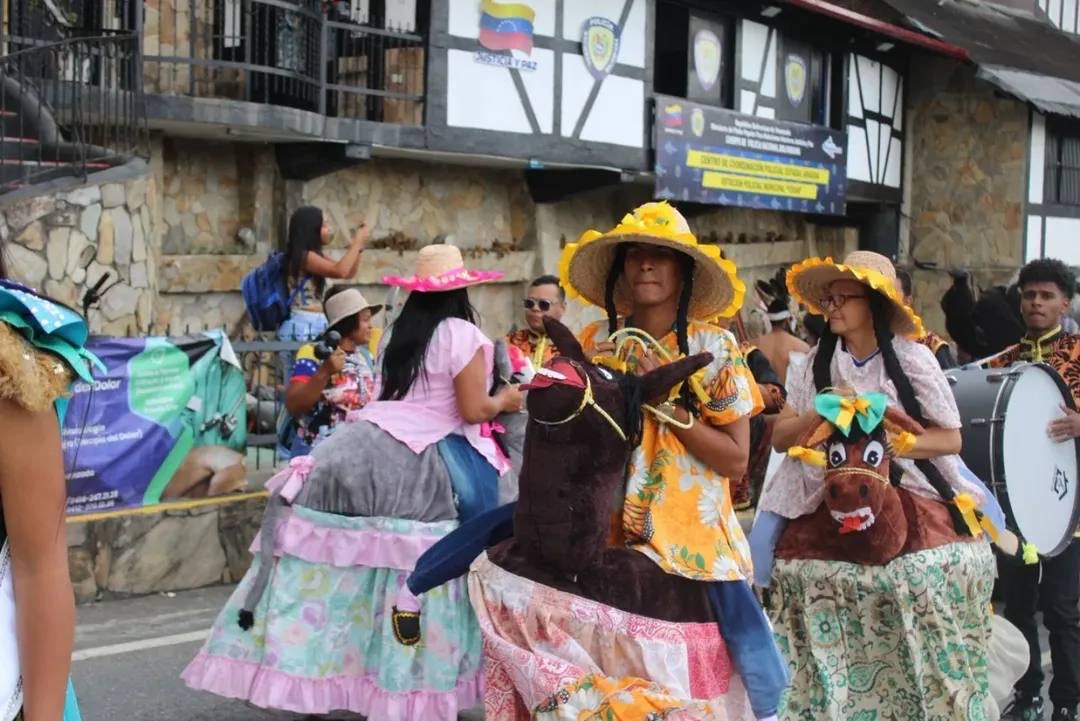 Venezuela entera celebra los Carnavales 2026 con alegría, música y color, llenando cada espacio de fraternidad y paz. Es un momento para disfrutar en familia, compartir tradiciones y sentir el orgullo de nuestra cultura. ¡Felices fiestas!