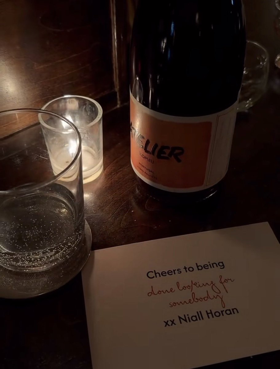 Niall Horan treated everyone dining in Brooklyn to wine for Valentine’s Day along with a note seemingly hinting at lyrics to new music. 👀