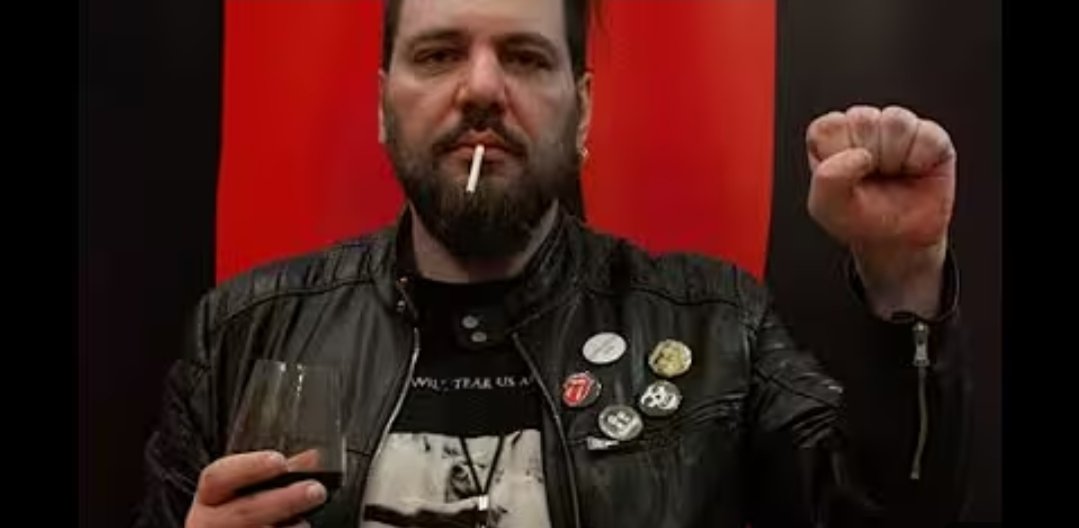 In una YouTube Italia (e piattaforme video varie) piena di fascisti e di chi si finge tale per fare interazioni sei stato l'unico ad aver sempre avuto il coraggio a definirsi comunista. Un compagno non muore mai!