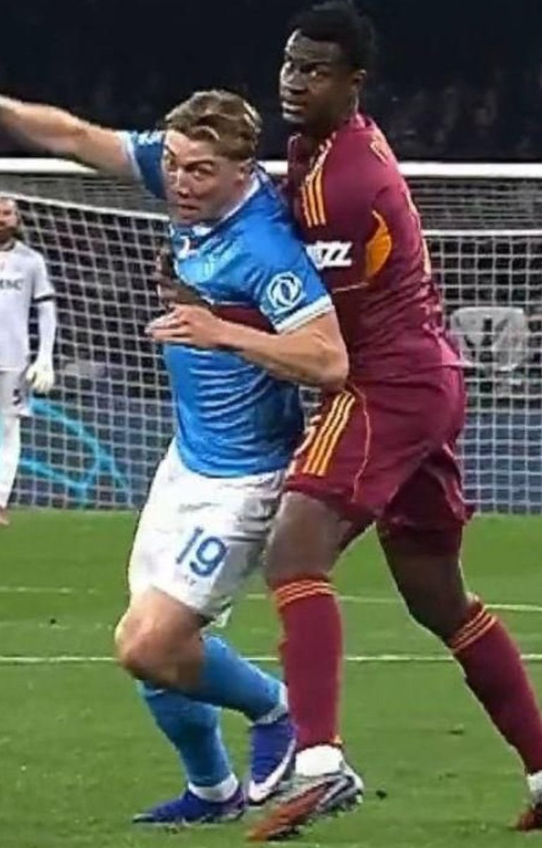 Luigi1926FNS's tweet photo. È molto più dei due gialli a #Kalulu messi insieme
Poi #Dicka né farà un' altra decina
Neanche ammonito
#Inter a + 11 https://t.co/dkvPZIYxhH