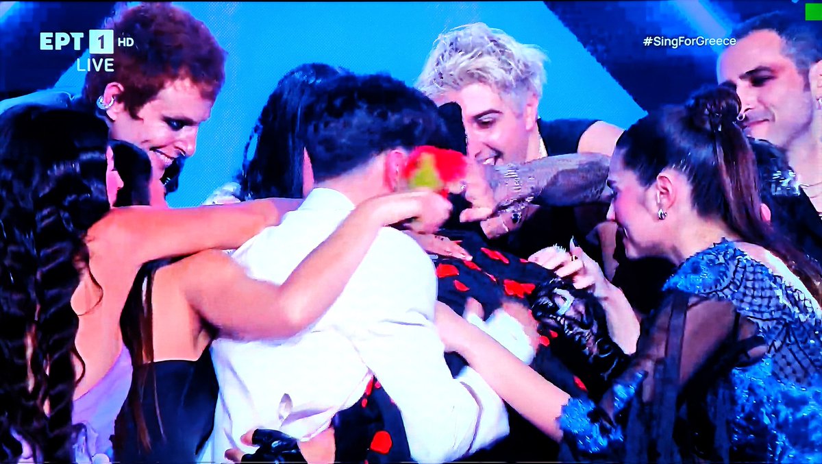 Radiopeiratis's tweet photo. Όλοι μια αγκαλιά για τον Ακυλα απόψε #Ακυλα #SingForGreece https://t.co/DgTjjejkeD