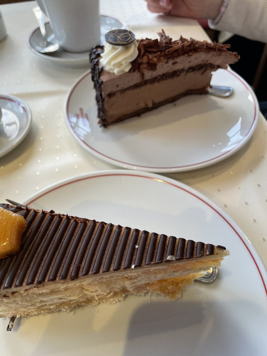 Travemünde: "wo ich die unzweifelhaft glücklichsten Tage meines Lebens verbracht habe“, wie Thomas Mann einst schrieb, ist auch im Winter einen Besuch wert. Mit Spaziergängen am Brodtener Steilufer und Priwall und bei Niederegger im Hafen kann man sich danach stärken.