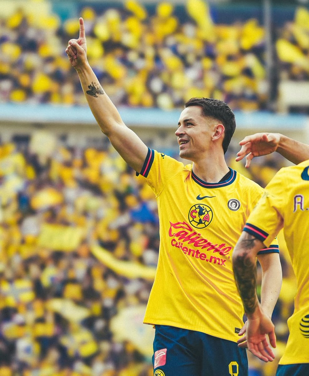 ElMagoBotas_'s tweet photo. Me ha vuelto a encantar Álvaro Fidalgo. Con apenas entrenamientos y sin tiempo de adaptación, está dejando detalles muy positivos. Se asocia bien, siempre bien colocado. Y muy fino con el balón. Rendimiento inmediato. Gran fichaje del Betis por menos de 2M€. https://t.co/NEW6DmbXSS