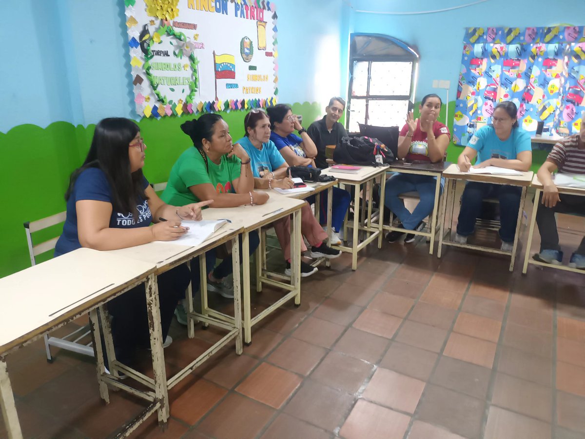 Escuela Comandante Hugo Rafael Chávez Frias tweet media