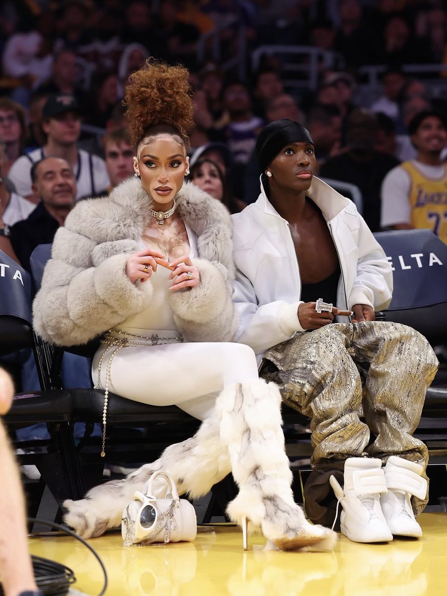 WELCOME TO BLACK TWlTTER  tweet media