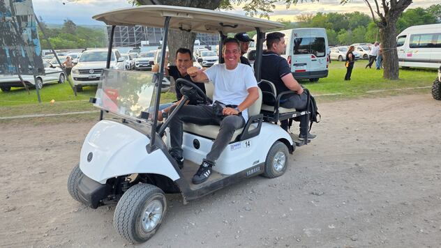 El festival <a href="/cosquinrock/">cosquinrock</a> es una unidad básica: además de la presencia del gobernador Llaryora y sus funcionarios, ayer fueron tres de sus ministros. Hasta le usaron el carrito a <a href="/josedpalazzo/">jose palazzo</a>