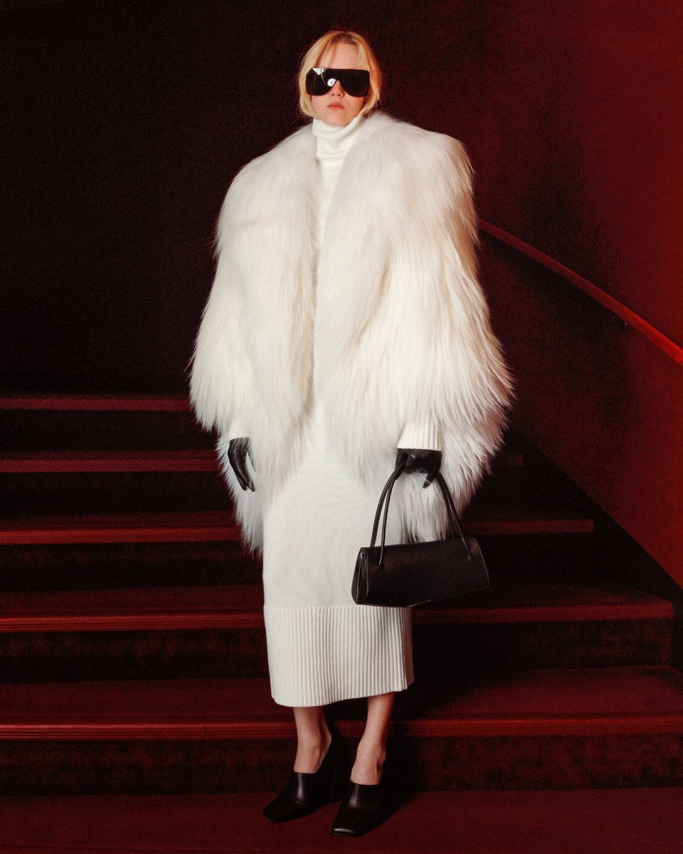 MichaelKors's tweet image. Spotlight stealing pieces from our Fall/Winter 2026 Michael Kors Collection runway. 

#MichaelKorsCollection #NYFW

Photographed by Philipp Paulus