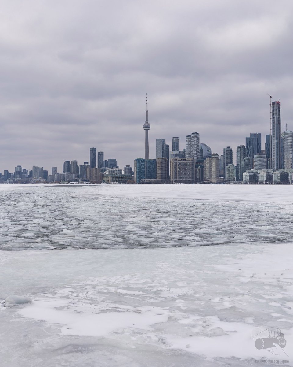 MWilsonMedia's tweet image. Winter views from Ward's Island with a cool snowman. ❄️⛄️❄️⛄️

Pictures taken with my Canon R6 camera, RF 70-200mm and EF 16-35mm f4 L IS USM lenses. 📸📸📸

#TorontoIslands #AtTheWaterfront #Winter #Toronto #Photography