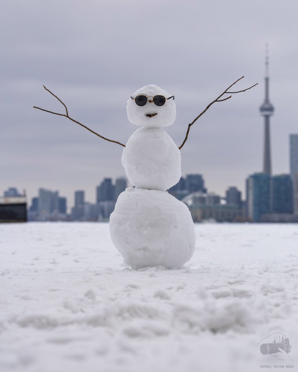 MWilsonMedia's tweet image. Winter views from Ward's Island with a cool snowman. ❄️⛄️❄️⛄️

Pictures taken with my Canon R6 camera, RF 70-200mm and EF 16-35mm f4 L IS USM lenses. 📸📸📸

#TorontoIslands #AtTheWaterfront #Winter #Toronto #Photography
