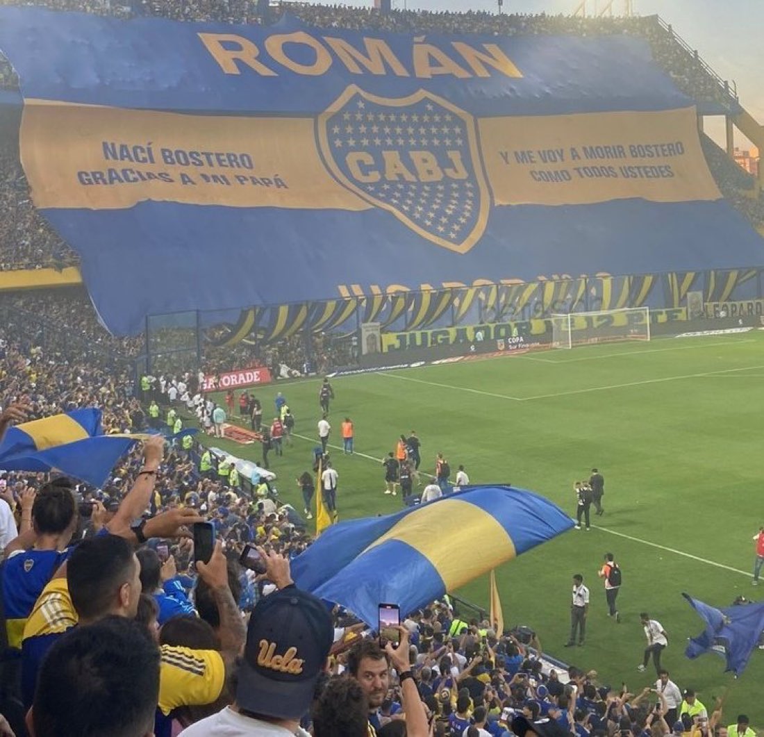 Como a él le gusta… Su nombre por encima de Boca. 

Pero lamento decírtelo Román… Vos pasarás como un DIRIGENTE MEDIOCRE MÁS… 

Boca va a quedar siempre.
