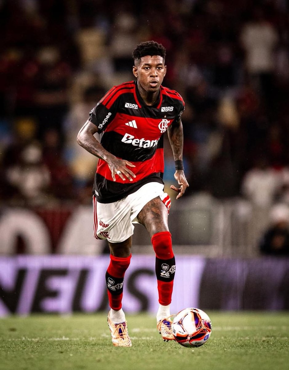 joao__1000's tweet photo. Mais uma boa atuação do Vitão! Está pedindo passagem na zaga rubro-negra... https://t.co/YAtHFGB1UI
