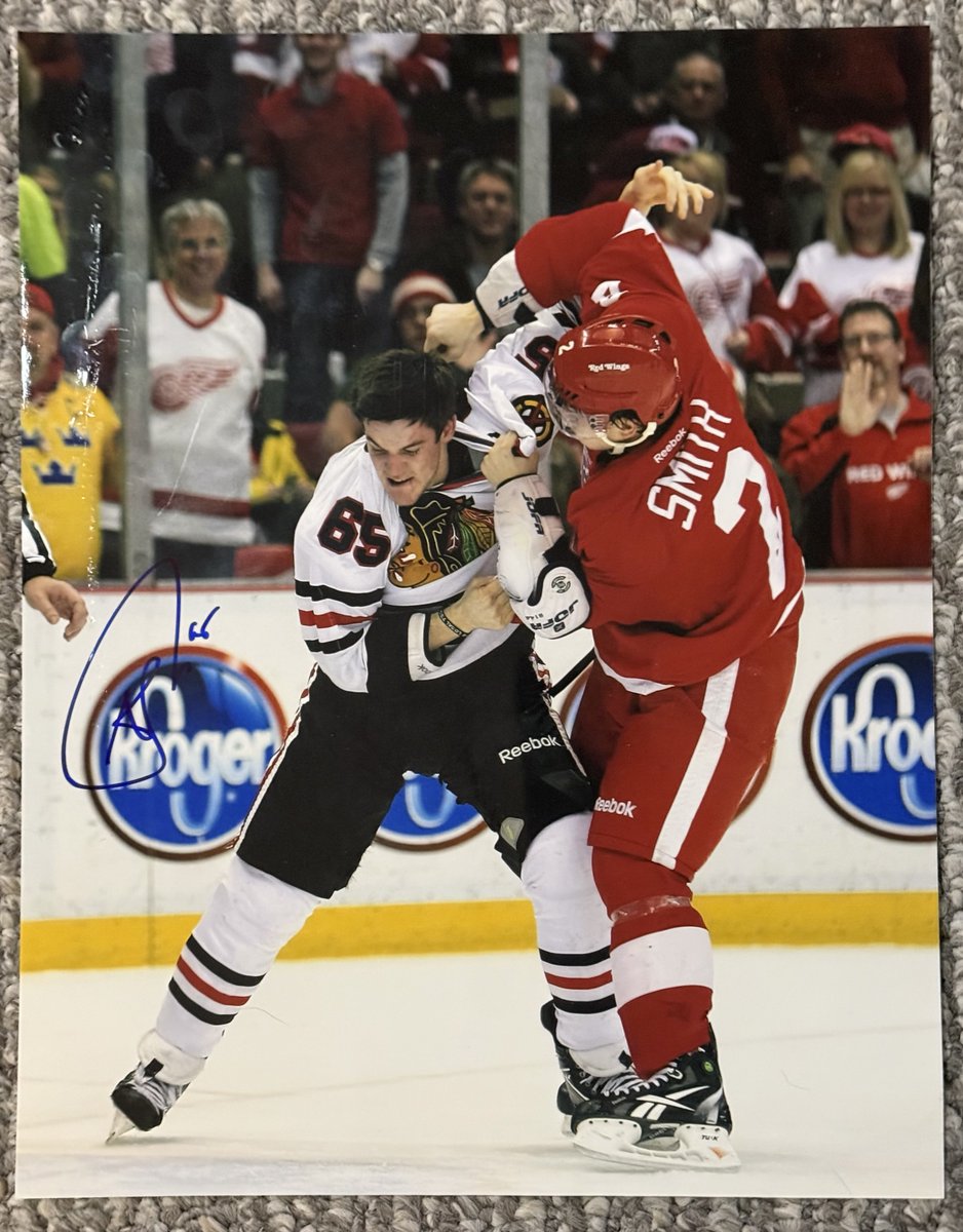 NixtoWitt's tweet photo. Another random autograph in my collection. Chicago Blackhawks legend, Andrew Shaw.  

#Autograph #Icollectautographs #Blackhawks #FirstFight ⁦@NHLBlackhawks⁩ #Hockey https://t.co/qbqD3zRFZJ