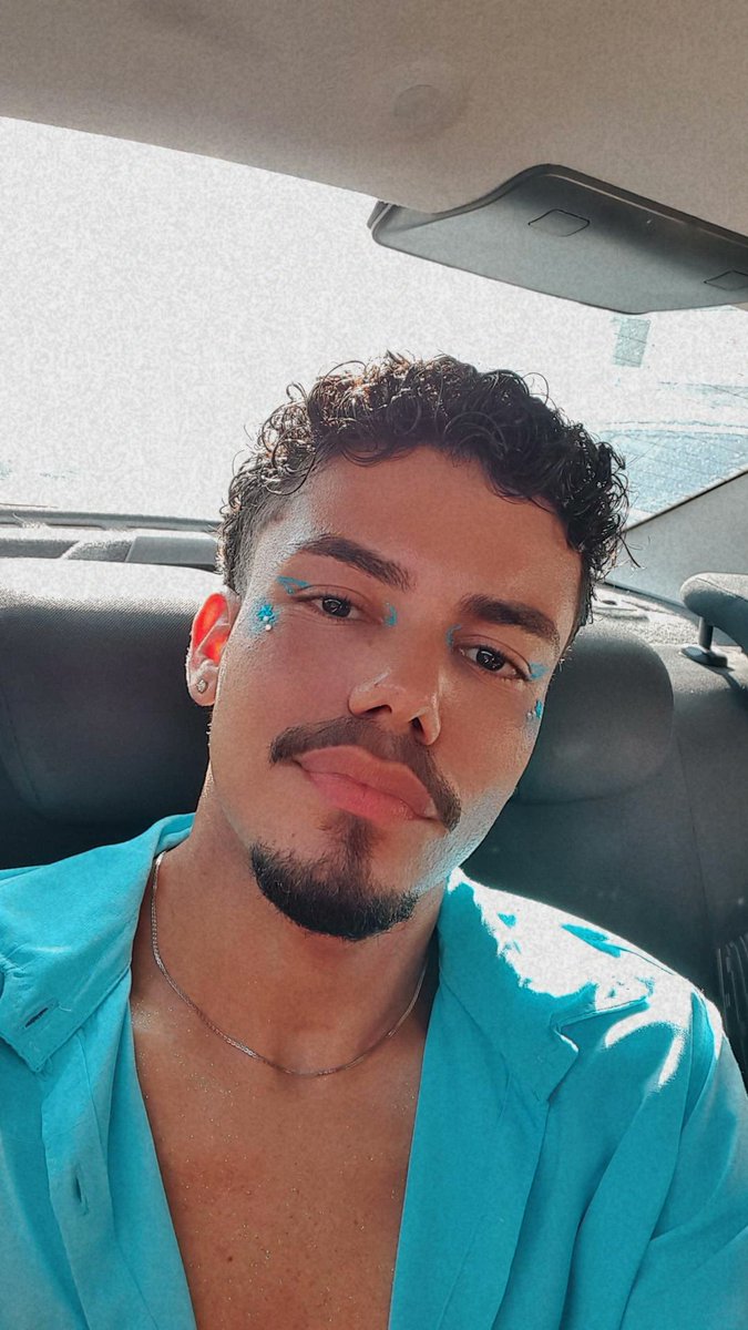 VJuni0rr's tweet photo. Agora posso dizer que curti um Carnaval. Dei tudo de mim naquela avenida 🤌🏻 https://t.co/lbTQIFTFp4
