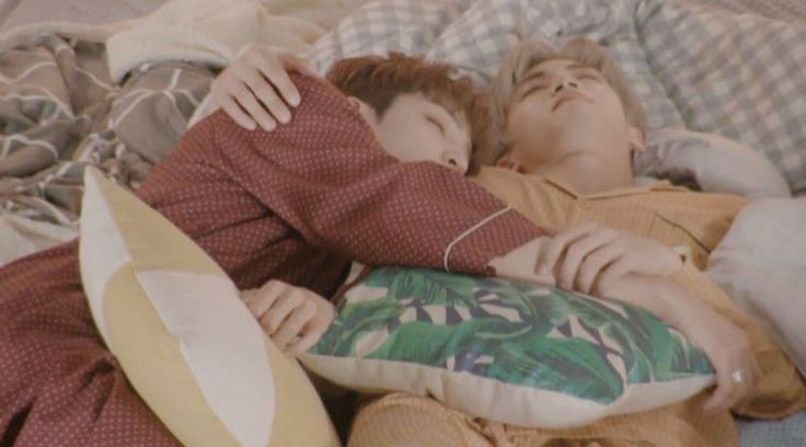 ChikninaDeuseyo's tweet photo. I really think Yanan immensely loved wooseok https://t.co/JlcxwaV4dt