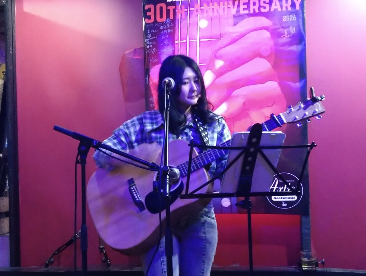 CAVOさん出演ライブ下北沢Artist 2/15
30th_ anniversary_live「sunday_dinner」

大学生シンガーソングライターCAVOちゃんはトップにギター弾き語りでオリジナル5曲を熱唱、その世界観を満喫でき楽しめました。

3/28水道橋Wordsの大学卒業ライブに向けて気合い充分。