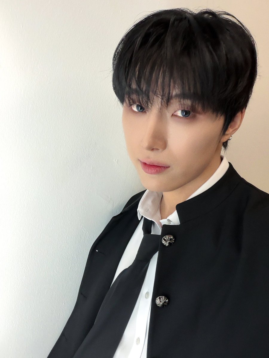 OmegaX_members's tweet photo. [#OX]

Berlin!! 행복한 추억을 만들어줘서 고마워요!
굿나잇!

#OMEGA_X #오메가엑스
#재한 #JAEHAN https://t.co/4g7pdEW3DU