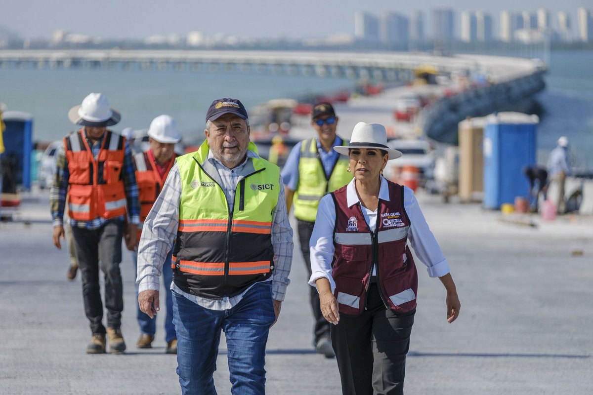 MaraLezama's tweet photo. 🌉 ¡Histórico! El #PuenteNichupté queda completamente unido. 🚧

Con la colocación de la última estructura que conecta ambos extremos, el #PuenteNichupté alcanza un 94.2% de avance global 🏗️.

Esta obra estratégica en #Cancún será clave para la movilidad hacia y desde la #ZonaHotelera 🚗🌊🏨, al reducir tiempos de traslado y fortalecer la seguridad, la competitividad y el bienestar en #QuintanaRoo.

Seguimos cumpliendo con infraestructura que impulsa el desarrollo y transforma la vida de nuestra gente 🙌🏽