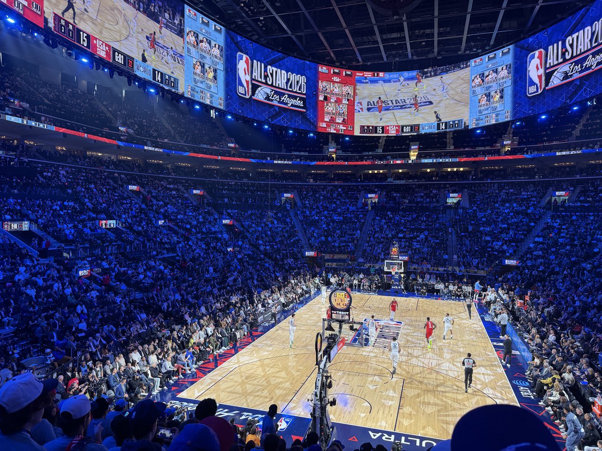 mmmmmyummy's tweet photo. @NoaDalzell Considering the prices… turnout looks decent to me. This is halfway through first game https://t.co/iHHL30oWi8