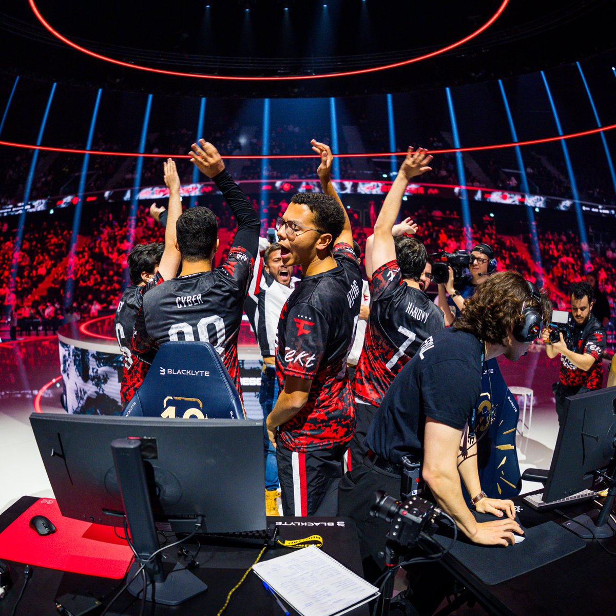 🏆🌎 A FAZE CLAN É A GRANDE CAMPEÃ DO SIX INVITATIONAL PARIS 2026! 

O time brasileiro bate a Team Secret e se consagra bicampeão mundial de Rainbow Six Siege de forma consecutiva.

O BRASIL SEGUE NO TOPO DO MUNDO!

🇧🇷🇧🇷🇧🇷🇧🇷🇧🇷🇧🇷🇧🇷🇧🇷🇧🇷🇧🇷🇧🇷🇧🇷