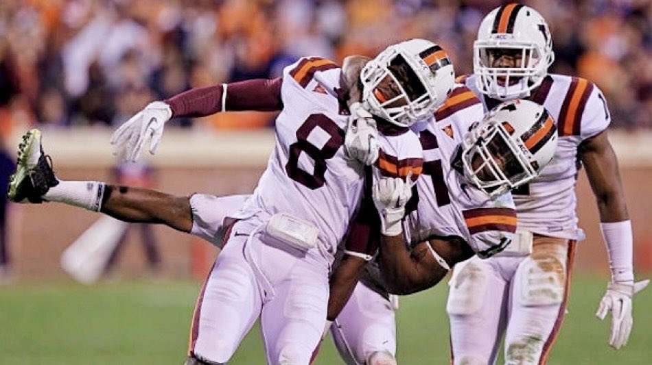 Bluegrass504's tweet image. Happy Birthday, Detrick Bonner!!

🎉🎂🎈🎊🎁🎉🎂🎈🎊🎁

Detrick Bonner had an interception at UVA in 2011. The #Hokies beat UVA 38-🍩.

#DBU 🦃 #LunchPailD 💼