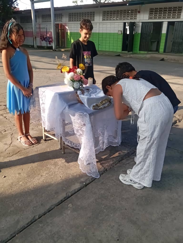 Escuela Comandante Hugo Rafael Chávez Frias tweet media