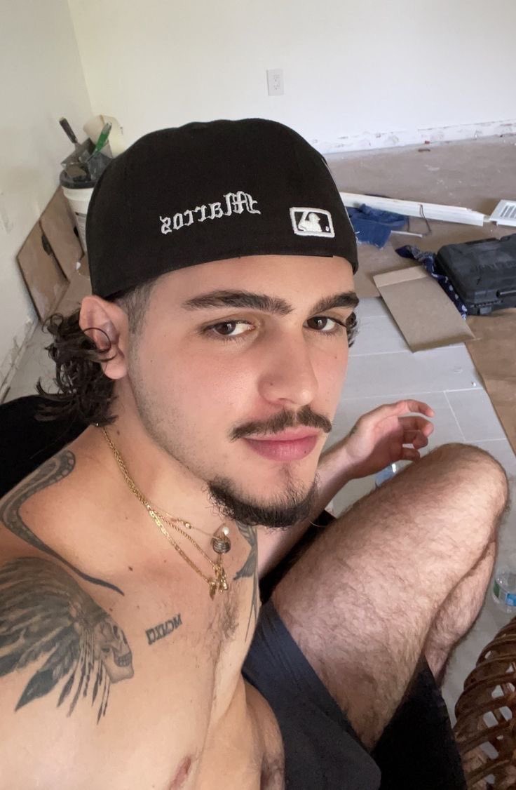 hot dudes tweet media