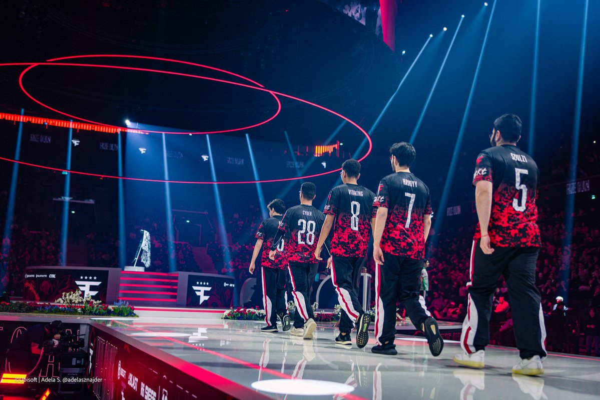 A FaZe Clan é o primeiro time a ser bicampeão do Six Invitational com a exata mesma formação.

🇧🇷 <a href="/cyberzeraR6/">FaZe cyberzera</a> 
🇧🇷 <a href="/handy_R6/">FaZe Handyy</a> 
🇧🇷 <a href="/VITAKIR6s/">FaZe Vitaking</a> 
🇧🇷 <a href="/KDS_r6/">FaZe Kds</a> 
🇧🇷 <a href="/soulz05/">FaZe soulz1</a> 

A G2/PENTA foi bicampeã em 2017/18, mas teve a troca do SHA77E pelo Kanto.