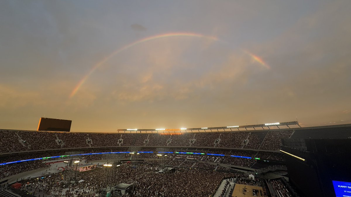 Un aplauso para el arco iris que en verdad rompió.
