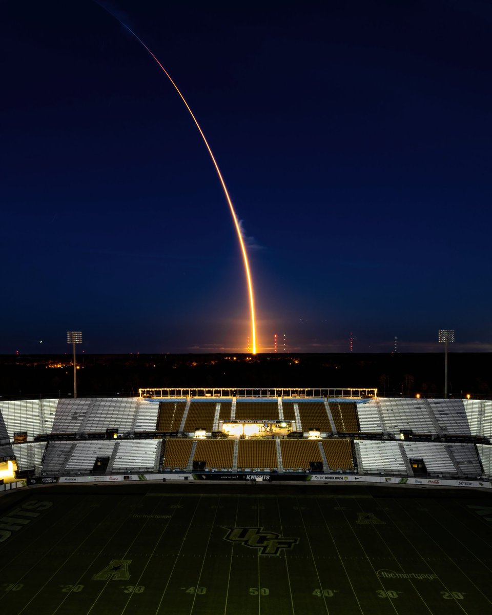 CFBHome's tweet photo. Stadium of the Night 🌚

🏟️ Acrisure Bounce House 
"The Bounce House"
✅ Capacity 44,206
📍Orlando, Florida

Home of @UCF_Football https://t.co/xrmmRjtq2A