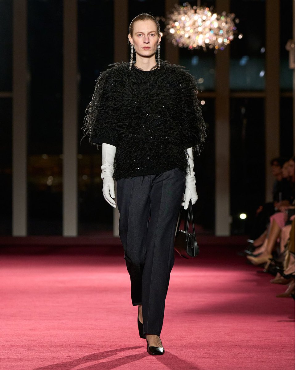 MichaelKors's tweet image. Performance pieces. A closer look at our 45th anniversary Fall/Winter 2026 runway show, held at The Met Opera. 

#MichaelKorsCollection #NYFW