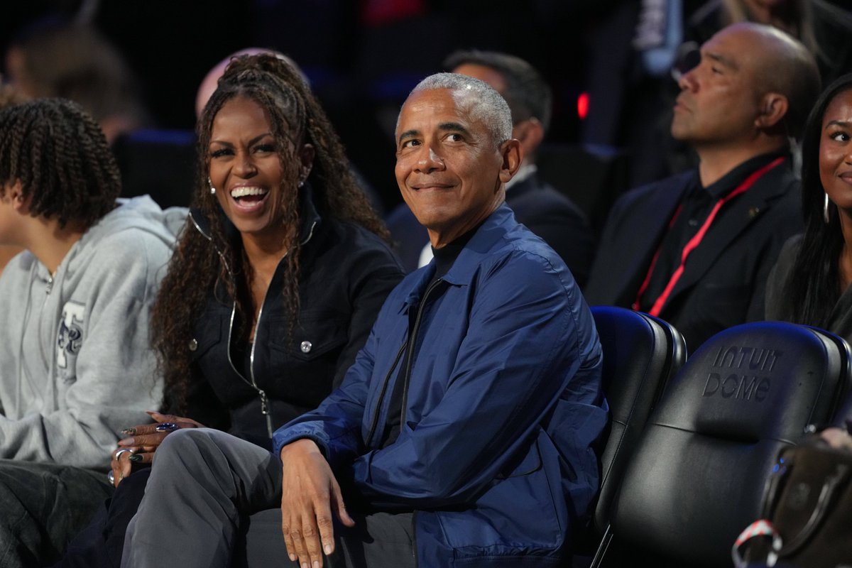 The Obamas are courtside for the NBA All-Star game ⭐️