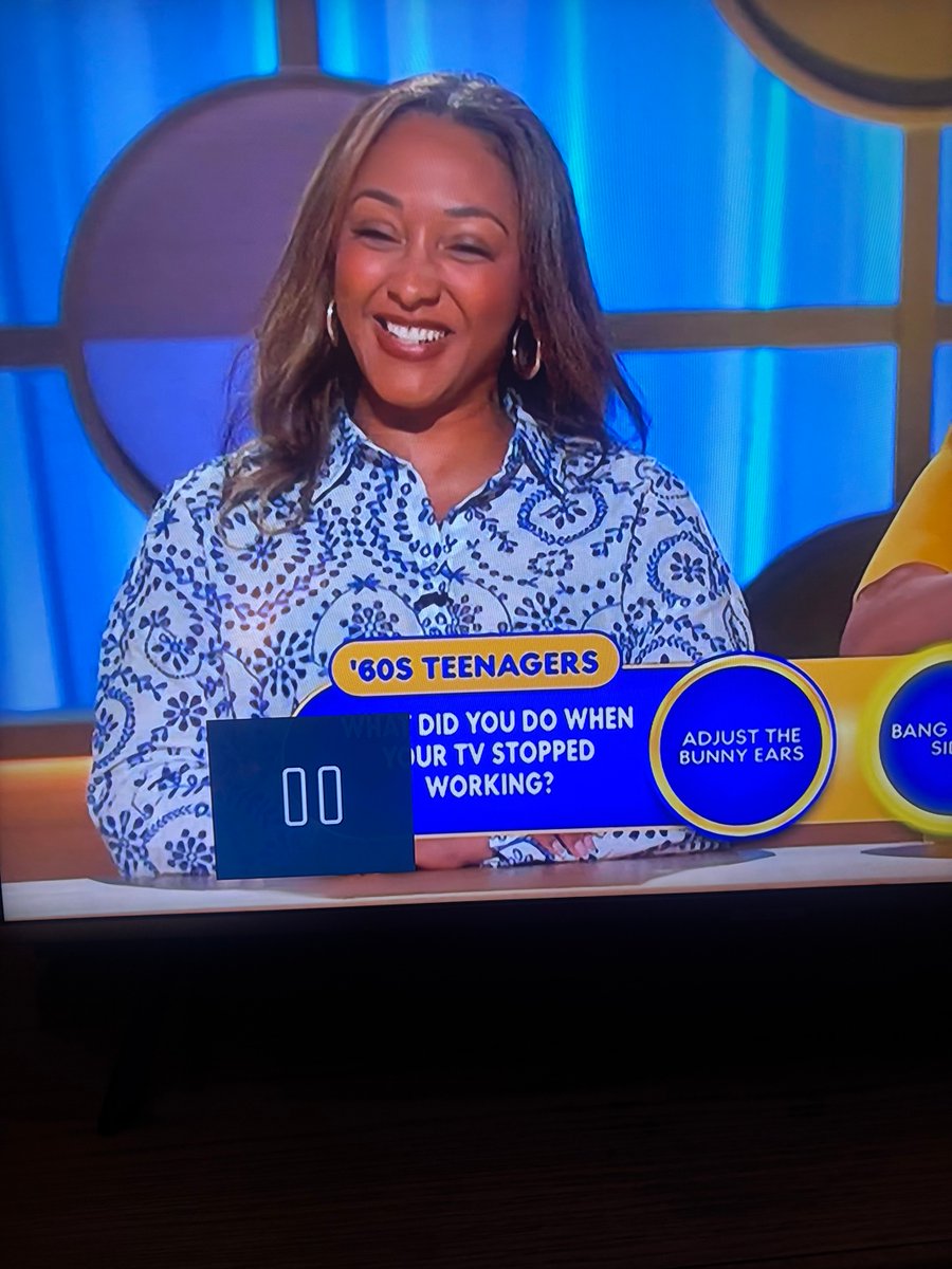 poppadee2's tweet photo. Who does this young lady look like? Post your answers here please ! https://t.co/xo8aPpq8tq