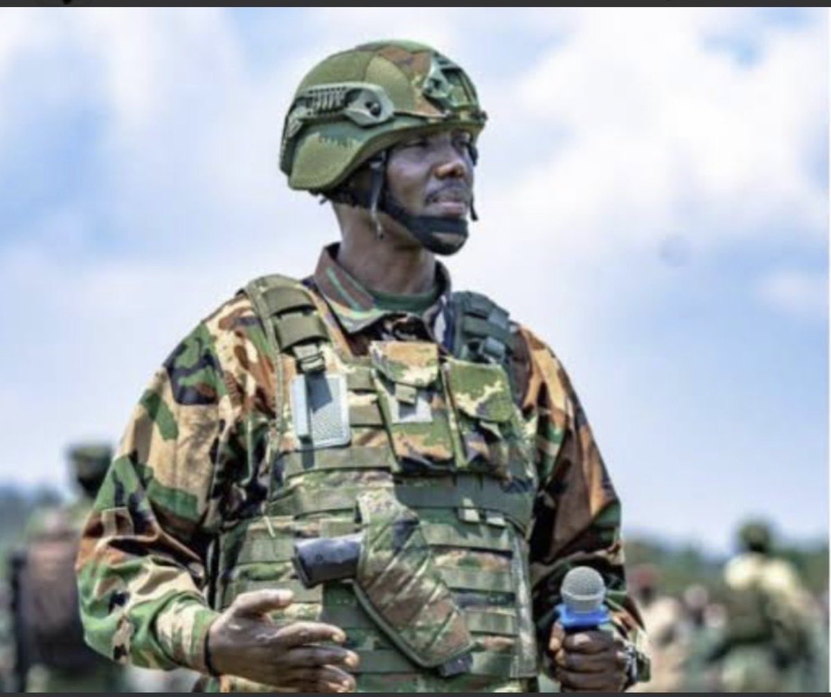 Thank you Afande Gen Sultani Makenga,uri intwari idasanzwe, wagaragaje ubutwari n’ubwitange mu bihe bikomeye cyane. Mu gihe abaturage bari mu kaga, ntiwigeze azuyaza, wahagurutse utabara inzirakarengane, ugaragaza ko ubuyobozi ari ugukorera no kurengera abo uyobora,n'ishema