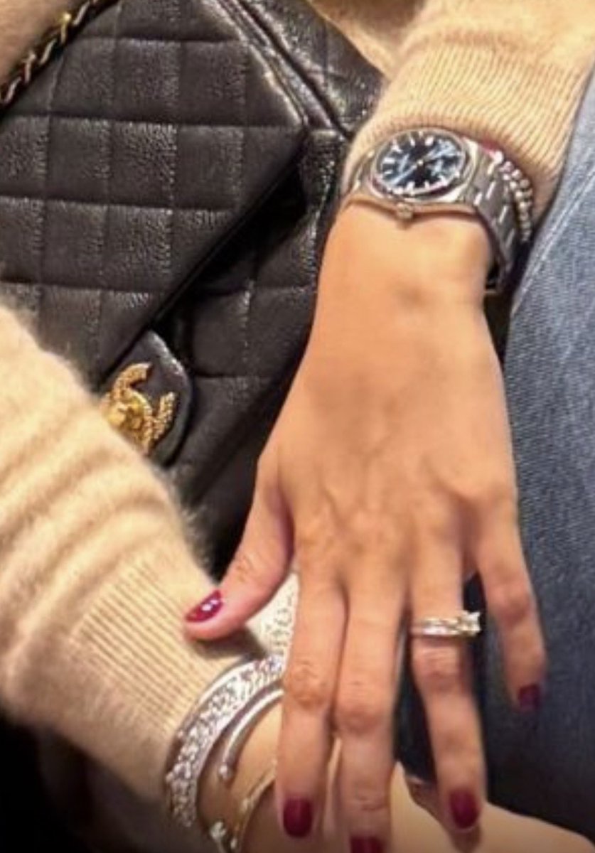 CarlosHidalgoo's tweet image. Diputada local panista por #Coahuila Claudia Aldrete, presume en su Instagram Rolex de más de 171 mil pesos

Además, una bolsita Chanel de más de 260 mil pesos 🤑

#Saltillo