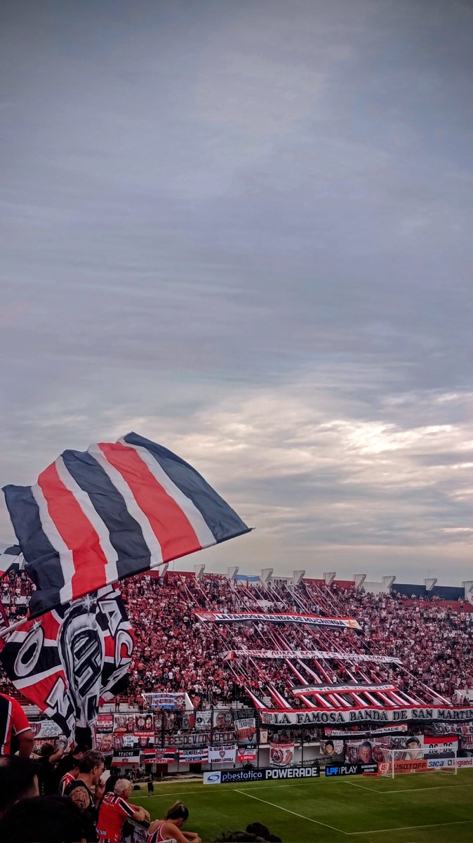 vichalucas's tweet photo. Decidir una y otra vez hacerle caso al amor https://t.co/fkZ9onHfpm