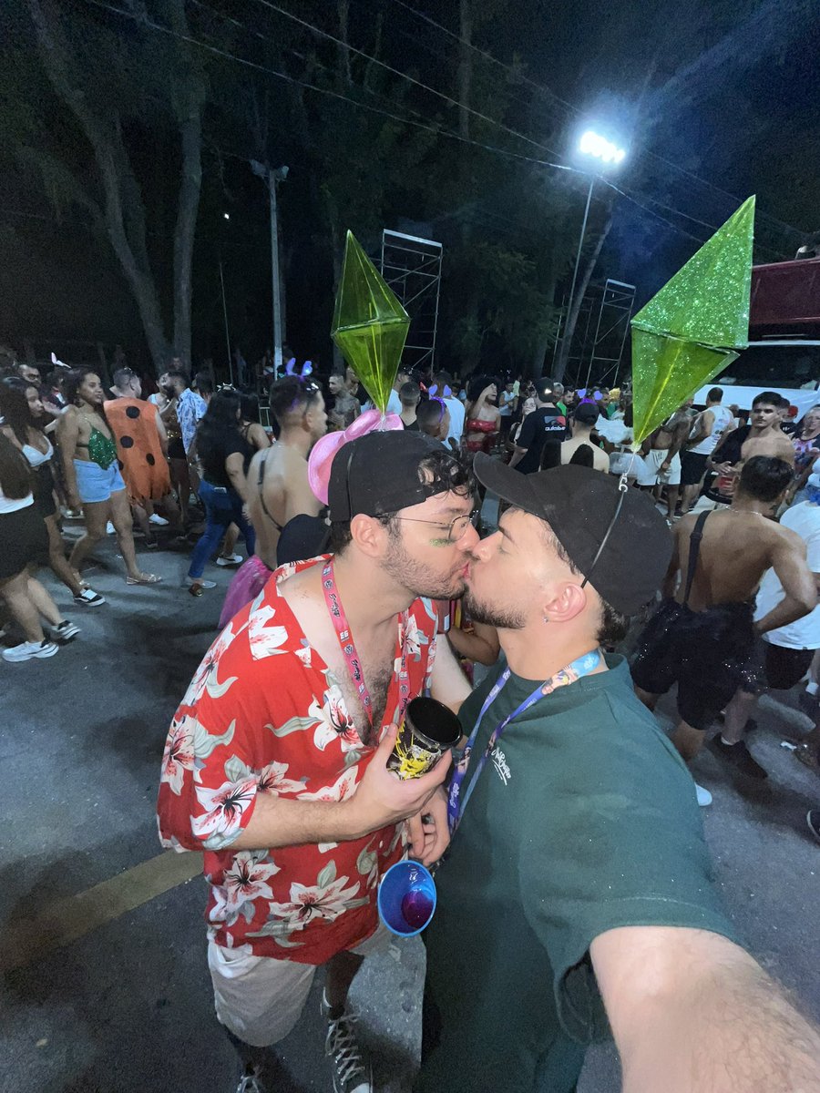 namorar para usar tiaras fofas de casal juntos