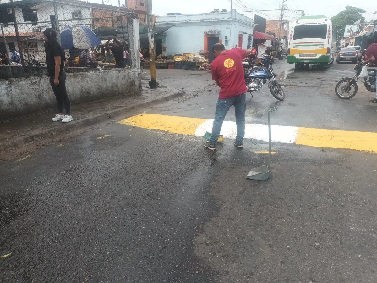 Escuela Comandante Hugo Rafael Chávez Frias tweet media