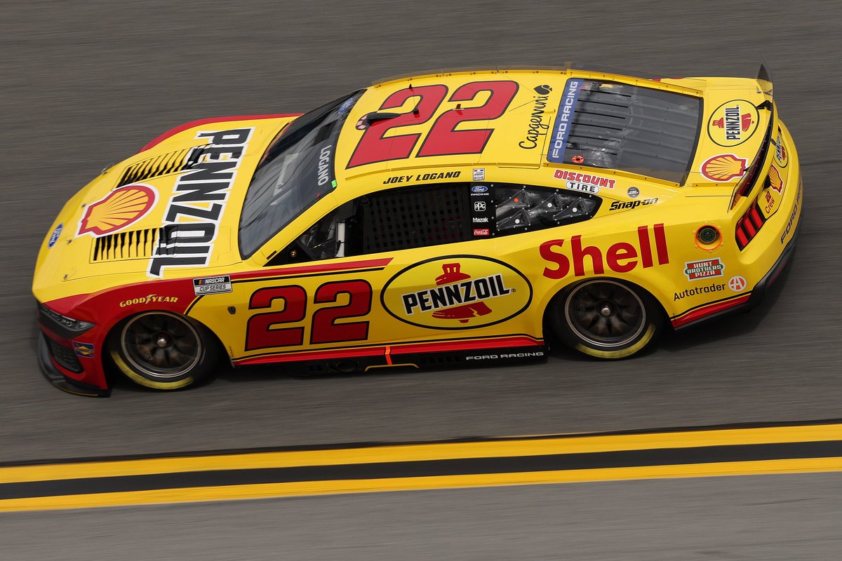 roushyates's tweet photo. Chaotic end to the #Daytona500. @joeylogano is top @FordRacing driver and finishes in P3.

3️⃣rd Joey Logano / @Team_Penske 
5️⃣th @keselowski / @rfkracing
6️⃣th @ZaneSmith / @Team_FRM 
7️⃣th @Chris_Buescher / RFK Racing
9️⃣th @joshberry / @woodbrothers21 
*results unofficial

#NASCAR https://t.co/ImHjPlmzMs