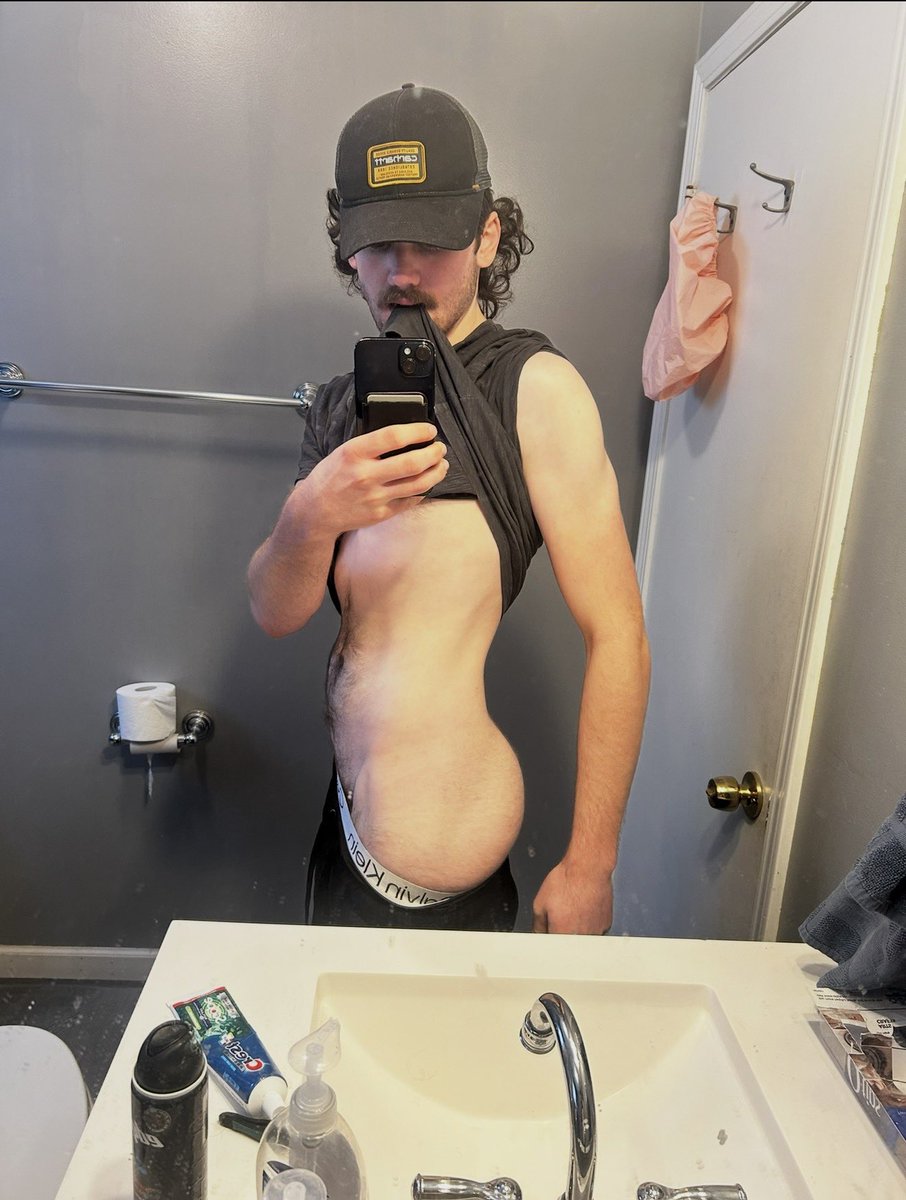 hot and sweaty, who wants a whiff?👃🏼