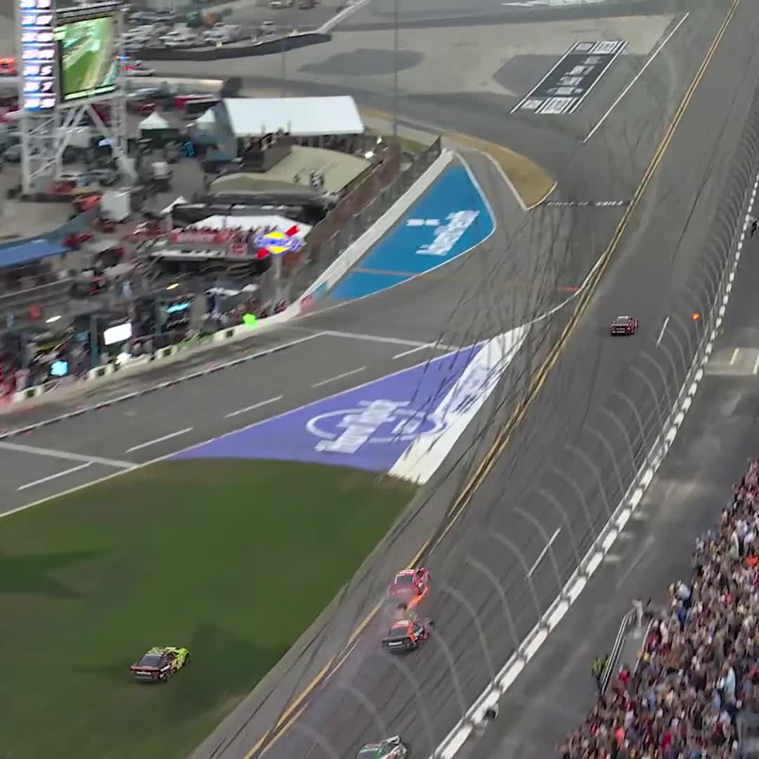 WHERE DID HE COME FROM?! 

TYLER REDDICK IS A DAYTONA 500 CHAMPION! https://t.co/IaXoaKwwMf