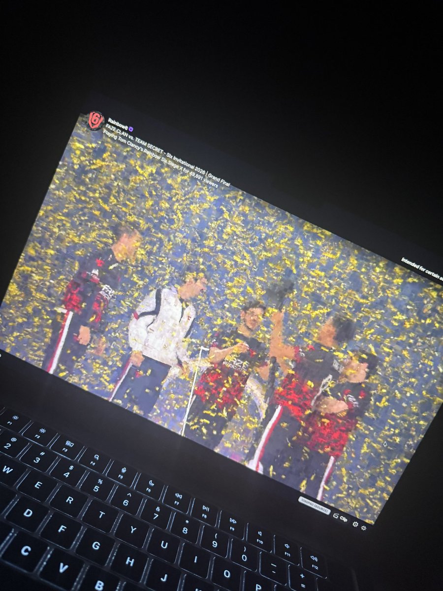 RaW Uluru tweet media