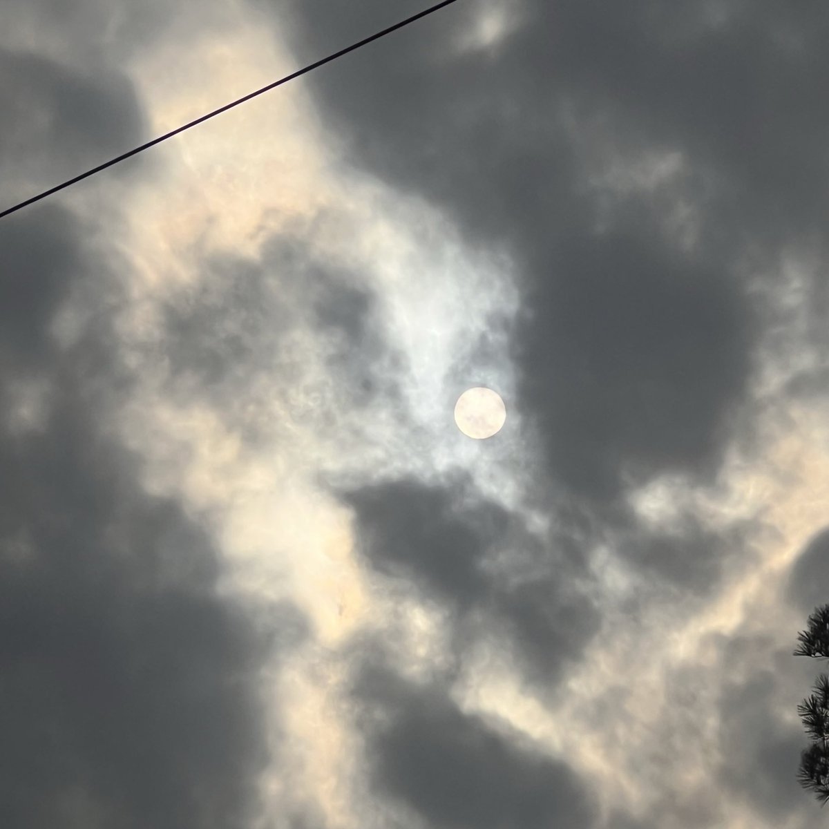 ranlo_11's tweet photo. The sun looked cool as hell through the clouds the other day. https://t.co/bQSQQbh3ad